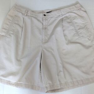 Liz Claiborne Light Tan Stretch Waist Shorts Size 18